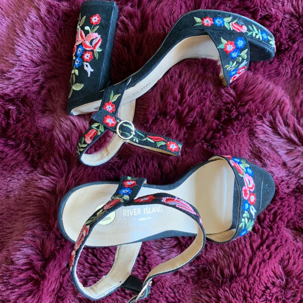 Floral Embroidered Heels | Size 9.5